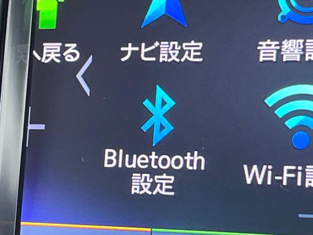 ��Bluetooth:���莝���̃X�}�[�g�t�H���ȂǂƐڑ����A�n���Y�t���[�ʘb��Տꊴ����~���[�W�b�N�Đ������y���݂��������܂��B�����ڑ��ł��̂Ŕς킵��������܂����