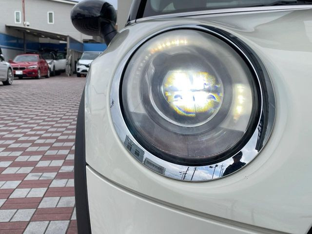 ��LED�w�b�h���C�g:��ԑ��s�����ǍD�Ȏ��E���m�ۂ����S���ĉ^�]�ł��鍂�P�xLED�w�b�h���C�g�𑕔�!�_�����x�������A����d�͂��}�����Ă��܂��B