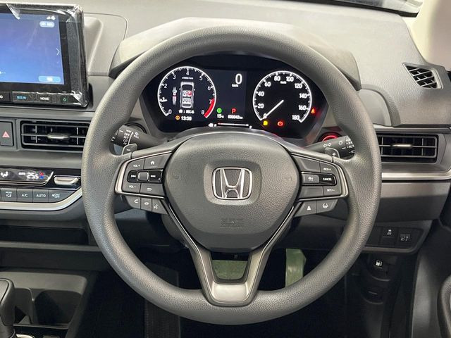 ステアリングも使用感が少なく、きれいな状態となっております♪