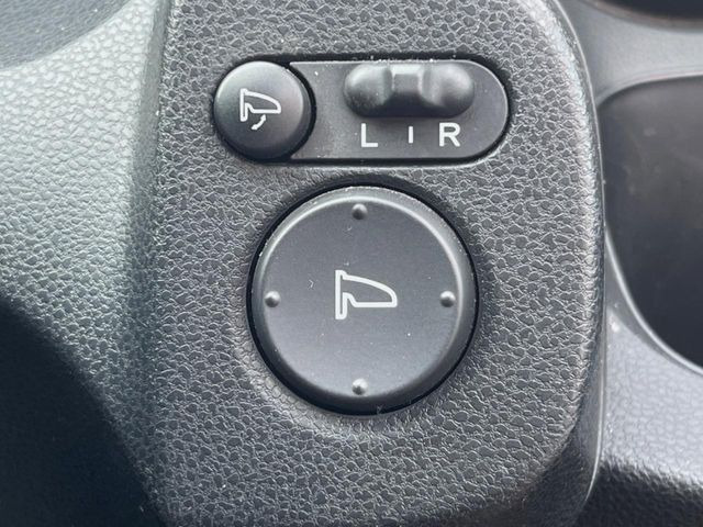 �y�d���i�[�~���[�z�T�C�h�~���[�͓d���i�[���ƂȂ��Ă���A�������ԏ�ł��L�Y�������X�N��}�����܂��B