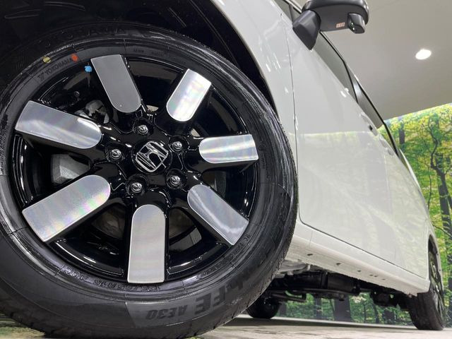 �y����15�C���`�A���~�z�C�[���z�O�ςɃ}�b�`���������A���~�z�C�[���𑕒����Ă���܂��B�e��ЊO�A���~�z�C�[����A�X�^�b�h���X�^�C�����戵�����Ă���܂��B���񂲑��k����������