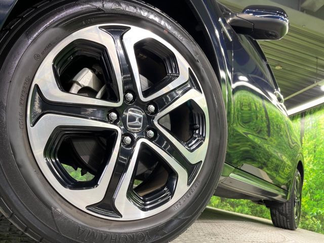 【純正17インチアルミホイール】外観にマッチした純正アルミホイールを装着しております。各種社外アルミホイールや、スタッドレスタイヤも取扱いしております。是非ご相談ください♪