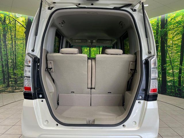 ���i�̂���������ʋ΁A���}���ɏ\���ȉ׎��X�y�[�X���m�ۂ��Ă���܂��B�Z�J���h�V�[�g��|���ƁA�傫�ȉו��̐ύڂ��\�ł���