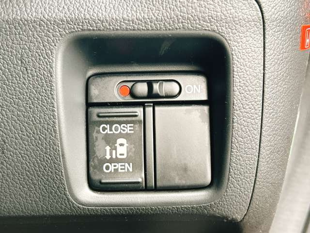 �y�d���X���C�h�h�A�z�h�A�̊J�������^�b�`�ōs�����Ƃ��ł��܂����֗��ȋ@�\�̈�ł��ˁ�