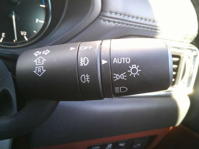 ���I�[�g���C�g&�n�C�r�[���A�V�X�g�����̖͂��邳�����m���Ď����Ń��C�g�_�����Ă���g���l���Ȃǂŕ֗��ł��B�����!�Ό��ԂȂǂ����m���ăn�C&hArr;���[�������Ő؂�ւ��Ă���܂��B