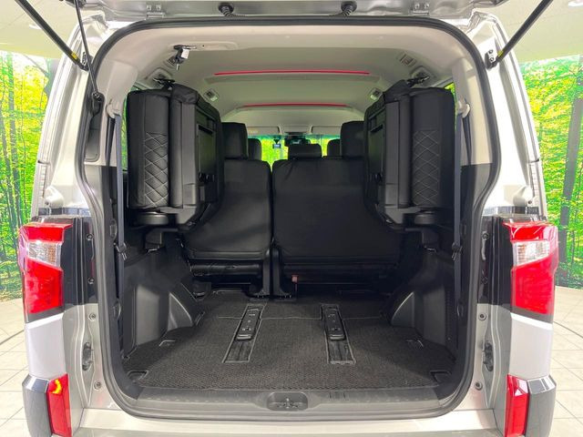 ���i�̂���������ʋ΁A���}���ɏ\���ȉ׎��X�y�[�X���m�ۂ��Ă���܂��B�Z�J���h�V�[�g��|���ƁA�傫�ȉו��̐ύڂ��\�ł���