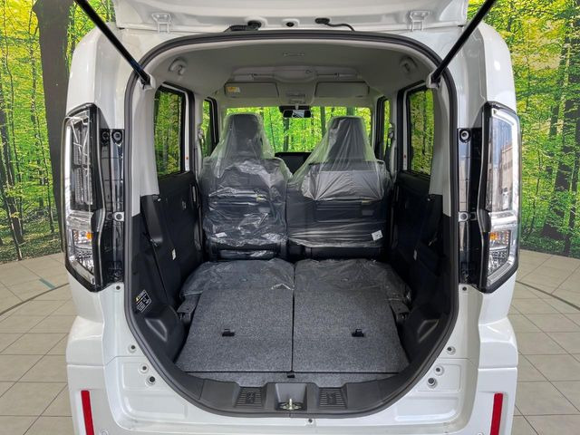 普段のお買い物や通勤、送迎等に十分な荷室スペースを確保しております。セカンドシートを倒すと、大きな荷物の積載も可能です♪