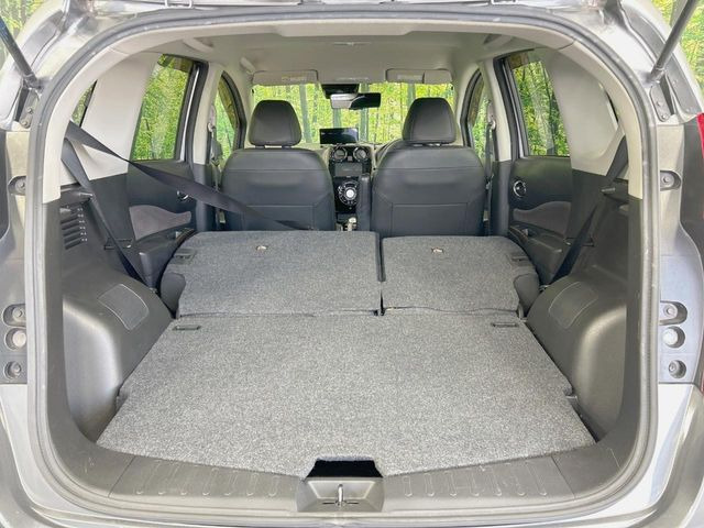 ���i�̂���������ʋ΁A���}���ɏ\���ȉ׎��X�y�[�X���m�ۂ��Ă���܂��B�Z�J���h�V�[�g��|���ƁA�傫�ȉו��̐ύڂ��\�ł���