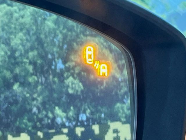 �y�u���C���h�X�|�b�g���j�^�����O�z���s���A�h�A�~���[�̎��p�ɂȂ�₷���ӏ��Ɍ㑱�Ԃ��ڋ߂���ƃT�C�h�~���[�t�߂Ɍx����\���A�h���C�o�[�ɒ��ӊ��N�����Ă���܂��B