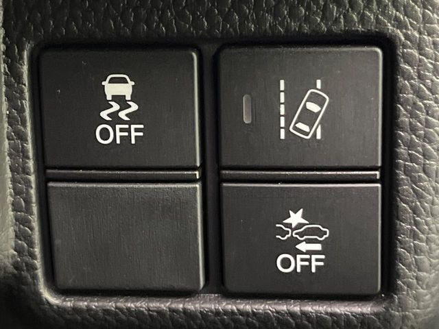 �y�z���_�Z���V���O�z���s���ɑO���̎ԗ�����F�����A�Փ˂������Ȏ��͌x��ƃu���[�L�ŏՓˉ���Ɣ�Q�y�����A�V�X�g�B�����S�Ƀh���C�u�����y���݂��������܂��B