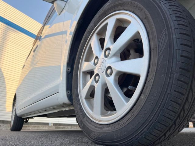 �y�����A���~�z�C�[���z�O�ςɃ}�b�`���������A���~�z�C�[���𑕒����Ă���܂��B�e��ЊO�A���~�z�C�[����A�X�^�b�h���X�^�C�����戵�����Ă���܂��B���񂲑��k����������