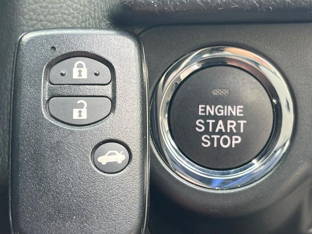 �y�A�N�Z�X�L�[&�v�b�V���X�^�[�g�z�J�o����|�P�b�g�ɓ��ꂽ�܂܂ł��h�A�̎{���E�������\�ȃX�}�[�g�L�[�𑕔��B�G���W���̃I���E�I�t�����J�M�����o���K�v�������A�{�^�����v�b�V�����邾����OK��