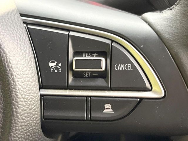 【アダプティブクルーズコントロール】高速道路での長距離走行が楽に!!自動で速度を保つクルーズコントロールが、衝突軽減システムと連携し、前方の車両を感知して車間を保つように速度調節してくれます!!