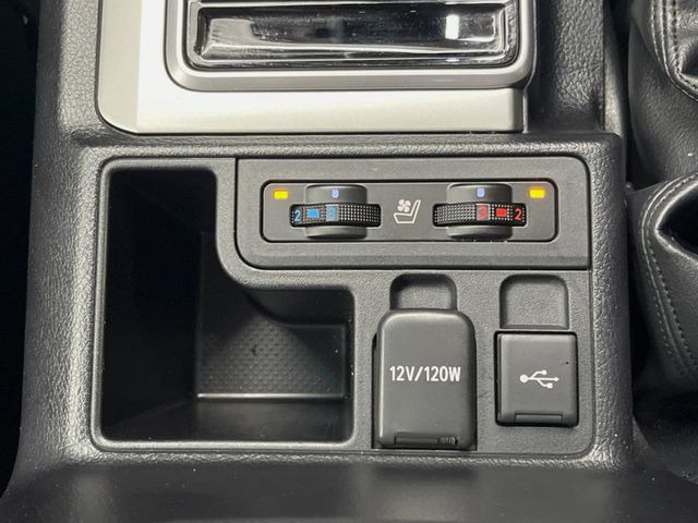 【シートヒーター】寒い日に重宝するシートヒーター!エアコンより早く温まってくれるので寒がりの人も安心ですね♪エアコンの温風は乾燥するから苦手、という方にもをおすすめです。