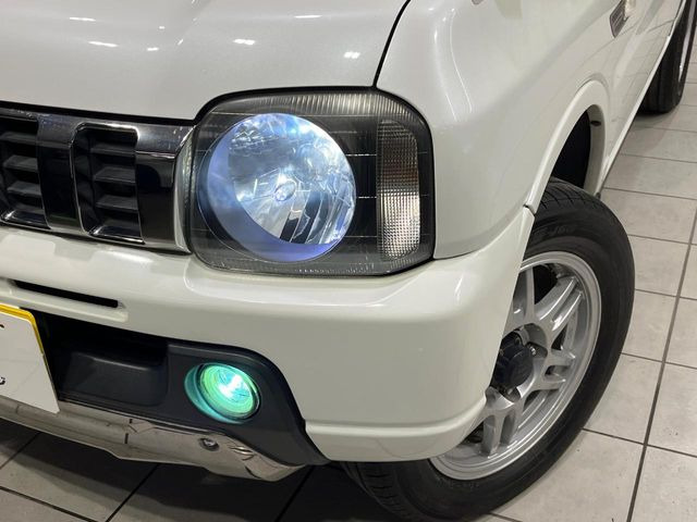 �yLED�w�b�h���C�g�z���V����ԑ��s�����ǍD�Ȏ��E���m�ۂ����S���ĉ^�]�ł��鍂�P�xLED�w�b�h���C�g�𑕔�!�_�����x�������A����d�͂��}�����Ă��܂��B