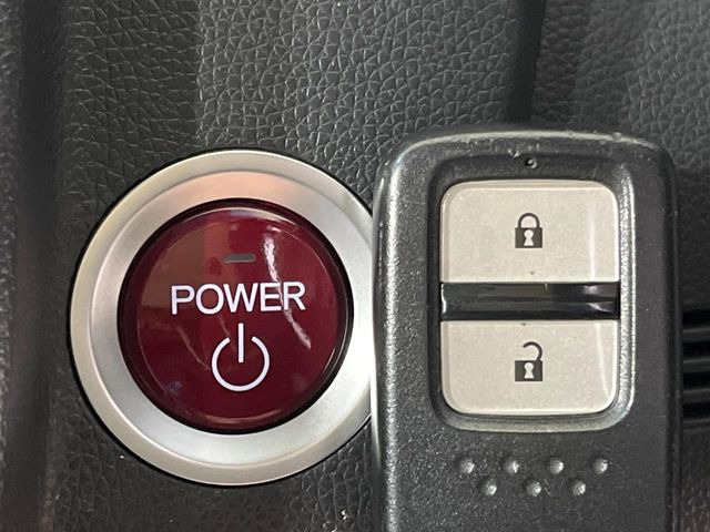 �yHonda�X�}�[�g�L�[�z�J�o����|�P�b�g�ɓ��ꂽ�܂܂ł��h�A�̎{���E�������\�ȃX�}�[�g�L�[�𑕔��B�G���W���̃I���E�I�t�����J�M�����o���K�v����������Ƃ��Ă��֗��ł���