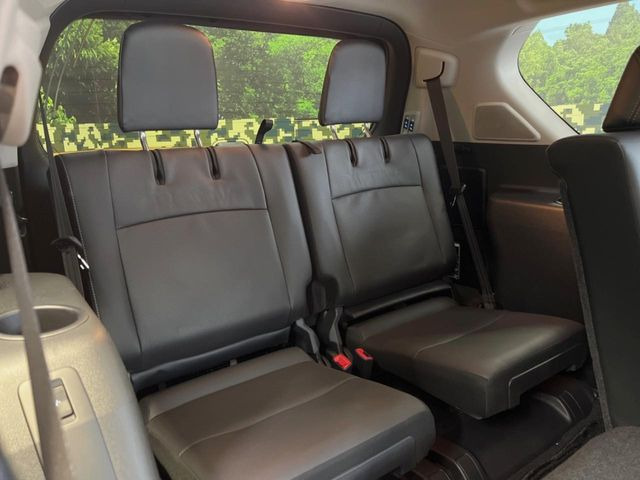 3列目シートはもちろん状態良好☆大人でもゆったりと座って頂けますので、大人数でのお出かけもラクラクです♪ご家族で、気の知れた仲間で、ドライブに行くのが楽しみですね♪