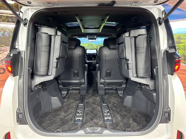 ���i�̂���������ʋ΁A���}���ɏ\���ȉ׎��X�y�[�X���m�ۂ��Ă���܂��B�Z�J���h�V�[�g��|���ƁA�傫�ȉו��̐ύڂ��\�ł���