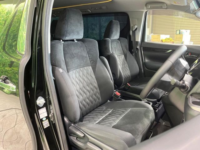 運転席シート廻りは使用感も少なく、良好な状態となっています。丁寧に使われていたことがよくわかりますね。