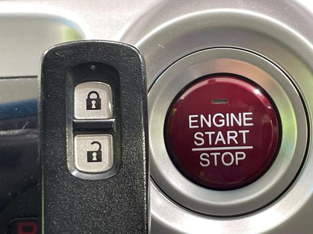 �yHonda�X�}�[�g�L�[�z�J�o����|�P�b�g�ɓ��ꂽ�܂܂ł��h�A�̎{���E�������\�ȃX�}�[�g�L�[�𑕔��B�G���W���̃I���E�I�t�����J�M�����o���K�v����������Ƃ��Ă��֗��ł���