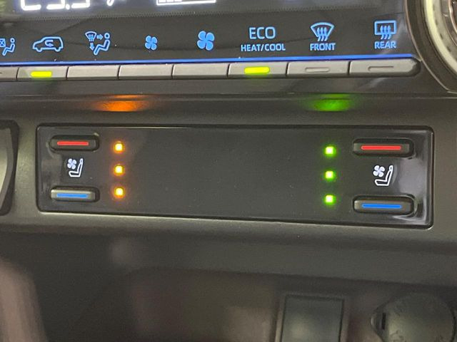 【シートベンチレーション】夏場は涼しい風でお尻や背中の熱やムレを防ぎ、冬はエアコンよりも早く温まってポカポカに!季節を問わず快適に過ごせます。