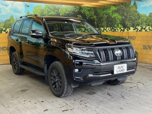 高透明度のガラス皮膜で撥水はもちろん、上質なツヤ・光沢を実現。紫外線や酸性雨から大切な愛車を保護し、色あせ・劣化を防止。「弾スプラッシュコート」、「弾プリミッサコート」からお選びいただけます。