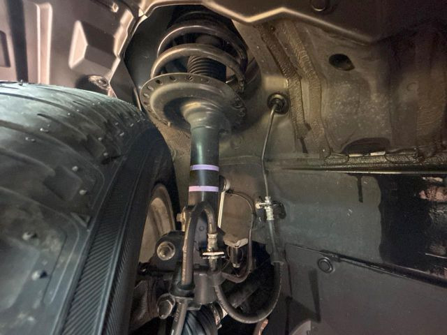 お車を安心してお乗りいただく為には、足回りの定期点検が欠かせません。サービスサポート(有償保証)では無料点検もご提供しており、安心のカーライフをお過ごしいただけるサポート体制が整っています。