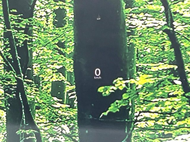 �y�J���[�w�b�h�A�b�v�f�B�X�v���C�z���݂̑��x�⑖�s�����f�W�^���\���ŉ^�]�ȑO���̃K���X�ɓ��e!�J���[�t���Ŏ��F���������A�^�]���ڐ������炳���K�v�ȏ����m�F�ł���̂łƂ��Ă��֗��ň��S!