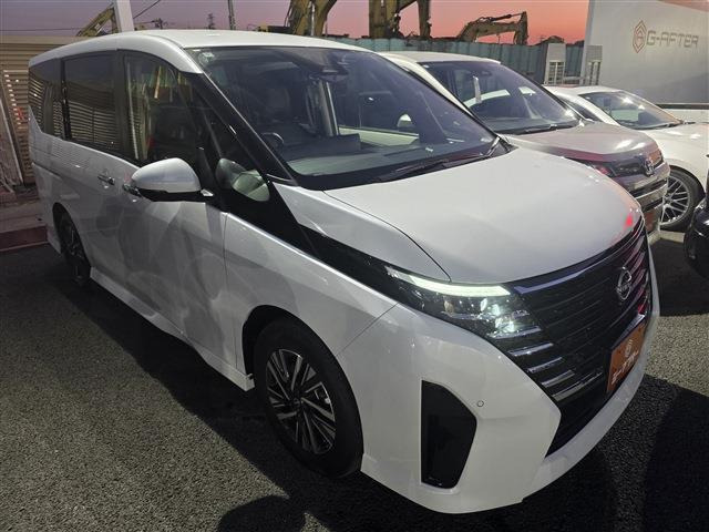 セレナ1.4 e-POWER ハイウェイスター V