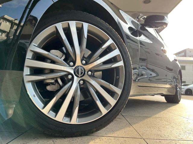 �y����19�C���`�A���~�z�C�[���z�O�ςɃ}�b�`���������A���~�z�C�[���𑕒����Ă���܂��B�e��ЊO�A���~�z�C�[����A�X�^�b�h���X�^�C�����戵�����Ă���܂��B���񂲑��k����������