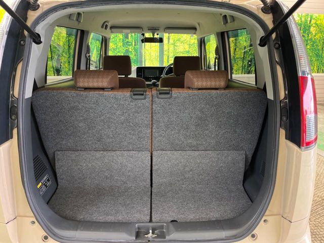 ���i�̂���������ʋ΁A���}���ɏ\���ȉ׎��X�y�[�X���m�ۂ��Ă���܂��B�Z�J���h�V�[�g��|���ƁA�傫�ȉו��̐ύڂ��\�ł���