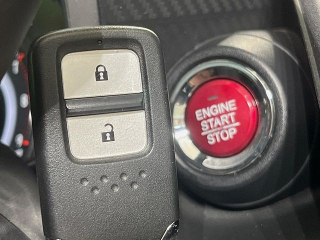 �yHonda�X�}�[�g�L�[�z�J�o����|�P�b�g�ɓ��ꂽ�܂܂ł��h�A�̎{���E�������\�ȃX�}�[�g�L�[�𑕔��B�G���W���̃I���E�I�t�����J�M�����o���K�v����������Ƃ��Ă��֗��ł���