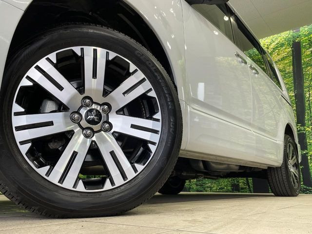 �y����18�C���`�A���~�z�C�[���z�O�ςɃ}�b�`���������A���~�z�C�[���𑕒����Ă���܂��B�e��ЊO�A���~�z�C�[����A�X�^�b�h���X�^�C�����戵�����Ă���܂��B���񂲑��k����������