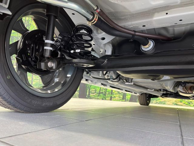 お車を安心してお乗りいただく為には、足回りの定期点検が欠かせません。サービスサポート(有償保証)では無料点検もご提供しており、安心のカーライフをお過ごしいただけるサポート体制が整っています。