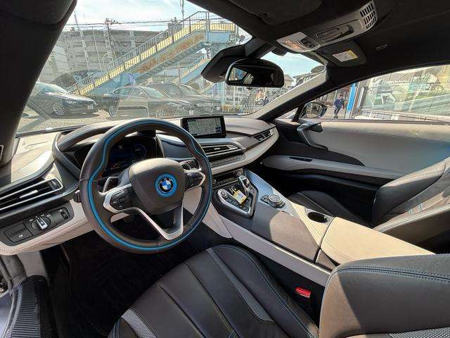 i8