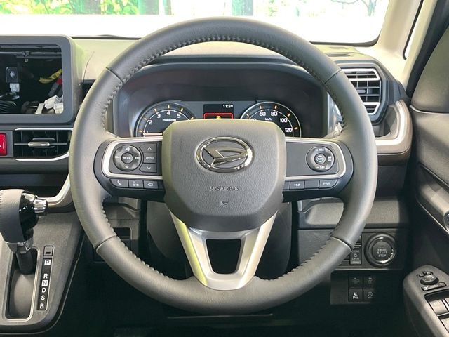 �y�����v�����X�e�A�����O�z�㎿�Ȋv���g�p���邱�ƂŁA��ɂ����������݂ƂĂ��^�]���₷���n���h���ł���