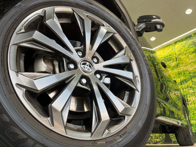 【純正17インチアルミホイール】外観にマッチした純正アルミホイールを装着しております。各種社外アルミホイールや、スタッドレスタイヤも取扱いしております。是非ご相談ください♪