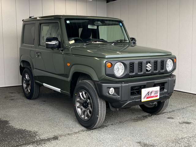 ���ʎԂ́u�T�[�r�X�J�[�G���Y �{�X�v�A�y�����Ԃ́u�T�[�r�X�J�[�G���Y �����X�v���炨�T�������܂��B