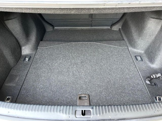 ���i�̂���������ʋ΁A���}���ɏ\���ȉ׎��X�y�[�X���m�ۂ��Ă���܂��B