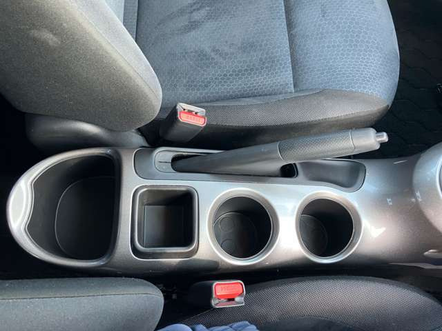 ���ЍH�ꊮ���ł��̂ŎԌ��A�_���A�C���A���Ȃǂ��ׂĂ��C�����������B�^�C���A�I�[�f�B�I�Ȃǂ̔̔��������Ē����Ă���܂��B����A�����k���������B