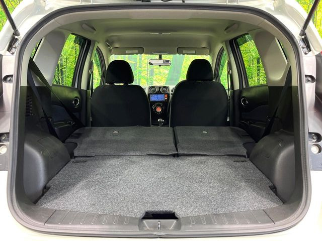 ���i�̂���������ʋ΁A���}���ɏ\���ȉ׎��X�y�[�X���m�ۂ��Ă���܂��B�Z�J���h�V�[�g��|���ƁA�傫�ȉו��̐ύڂ��\�ł���