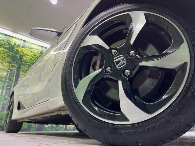 �y����15�C���`�A���~�z�C�[���z�O�ςɃ}�b�`���������A���~�z�C�[���𑕒����Ă���܂��B�e��ЊO�A���~�z�C�[����A�X�^�b�h���X�^�C�����戵�����Ă���܂��B���񂲑��k����������