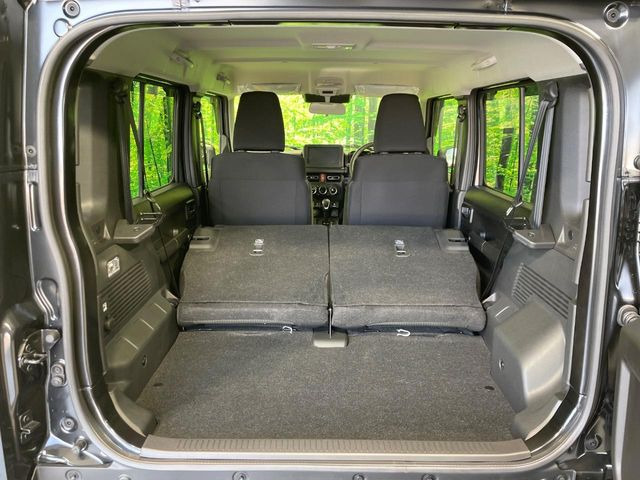 ���i�̂���������ʋ΁A���}���ɏ\���ȉ׎��X�y�[�X���m�ۂ��Ă���܂��B�Z�J���h�V�[�g��|���ƁA�傫�ȉו��̐ύڂ��\�ł���