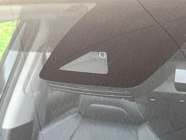 【トヨタセーフティセンス】走行中に前方の車両等を認識し、衝突しそうな時は警報とブレーキで衝突回避と被害軽減をアシスト。より安全にドライブをお楽しみいただけます。