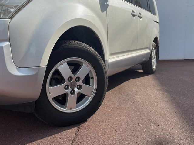 �y����16�C���`�A���~�z�C�[���z�O�ςɃ}�b�`���������A���~�z�C�[���𑕒����Ă���܂��B�e��ЊO�A���~�z�C�[����A�X�^�b�h���X�^�C�����戵�����Ă���܂��B���񂲑��k����������