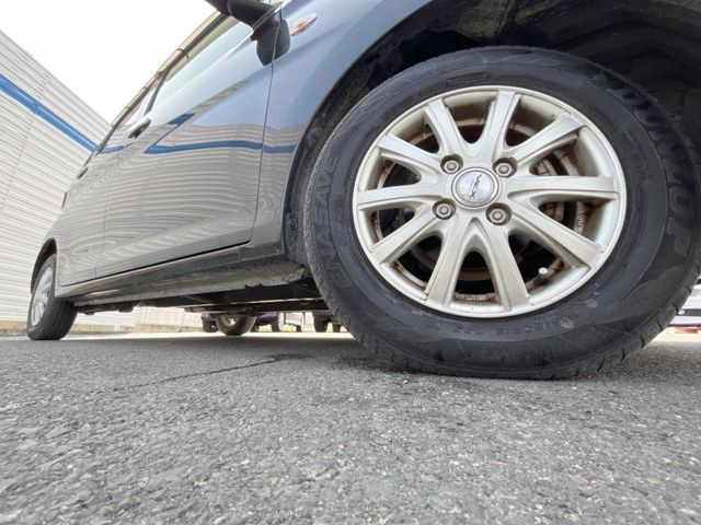 �y�A���~�z�C�[���z�O�ςɃ}�b�`�����A���~�z�C�[���𑕒����Ă���܂��B�e��A���~�z�C�[����A�X�^�b�h���X�^�C�����戵�����Ă���܂��B���񂲑��k����������