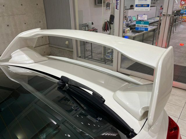 �y��^�����X�|�C���[�z�X�|�[�c�J�[�炵�����O�b�ƈ�������^�����X�|�C���[�𑕒��􍂑����s���̃X�^�r���e�B(���s���萫)����ɖ𗧂��܂��B