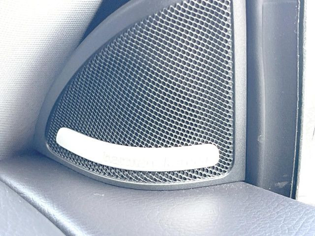 ��harman/kardon�T�E���h�V�X�e��:�I�[�f�B�I��僁�[�J�[����|����v���~�A���X�s�[�J�[�𑕔��B�����̃X�s�[�J�[����A���̗������܂ŕ����鍂�i���ȉ��y�����y���݂��������܂��B