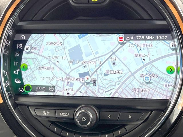 �������i�r:��̊��̂���i�r�́A����������ԓ������o���Ă���܂��BBluetooth�Đ��ȂǃI�[�f�B�I�@�\���[�����Ă���܂��̂ŁA�^�]�����y���߂܂���