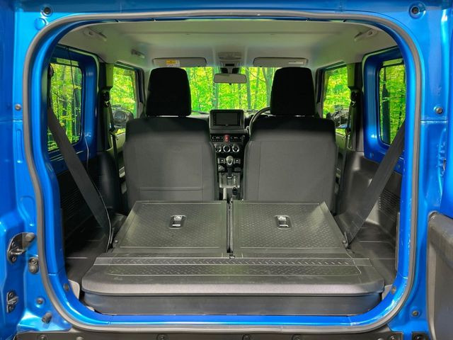 ���i�̂���������ʋ΁A���}���ɏ\���ȉ׎��X�y�[�X���m�ۂ��Ă���܂��B�Z�J���h�V�[�g��|���ƁA�傫�ȉו��̐ύڂ��\�ł���